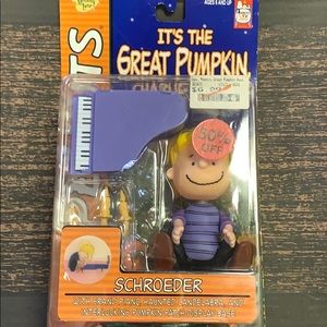 2002 Schroeder Peanuts Halloween Decor